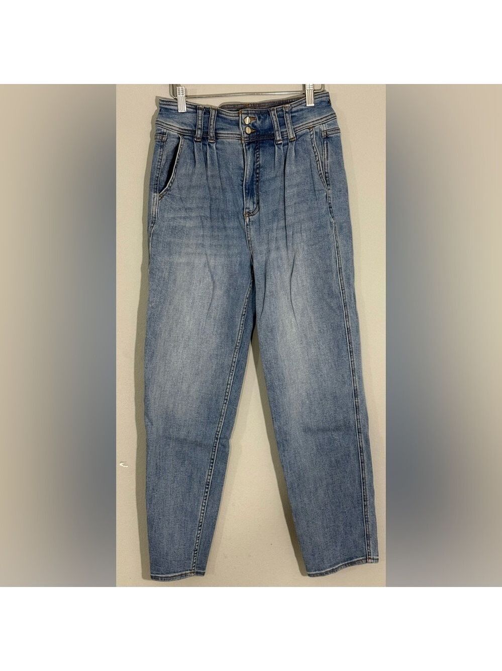Pilcro Anthropologie High Rise Pleated Tapered Jeans Sz26 Light Wash